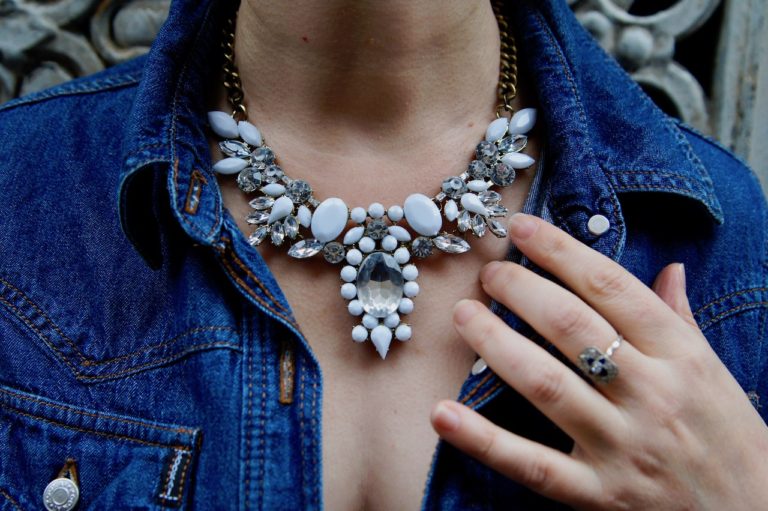 Basiques mode : la robe longue en jean